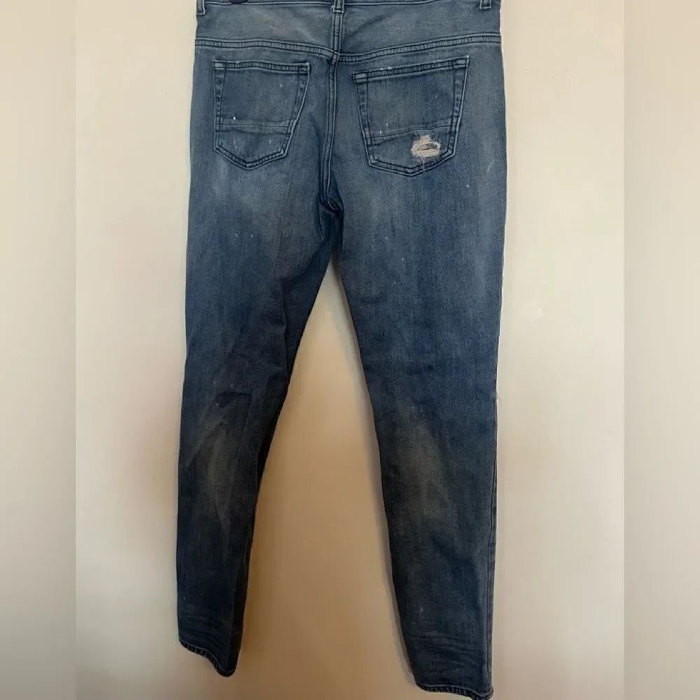 Women's Distressed Blue Jeans - Picture 3 of 4